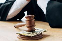 © LIGHTFIELD STUDIOS - stock.adobe.com Foto: Richter mit Richterhammer